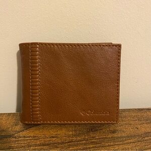 Columbia Light Brown Leather Fold Wallet